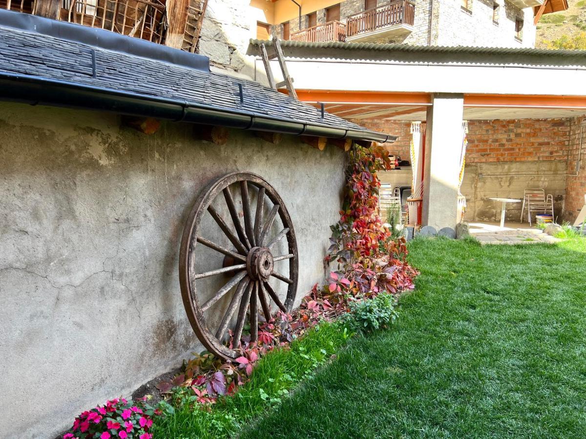Espot Cowork & Apartments - L'Amfitriona Exterior foto